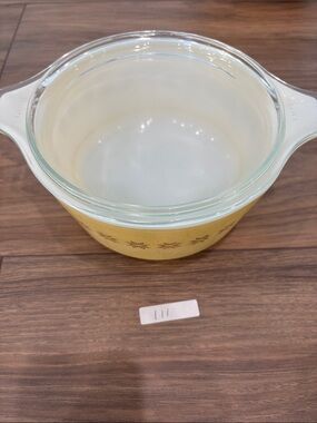 Pyrex Town and Country 474 with Lid